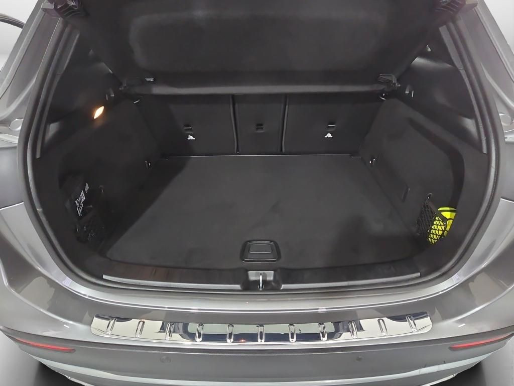 Mercedes-Benz-GLA-image-9