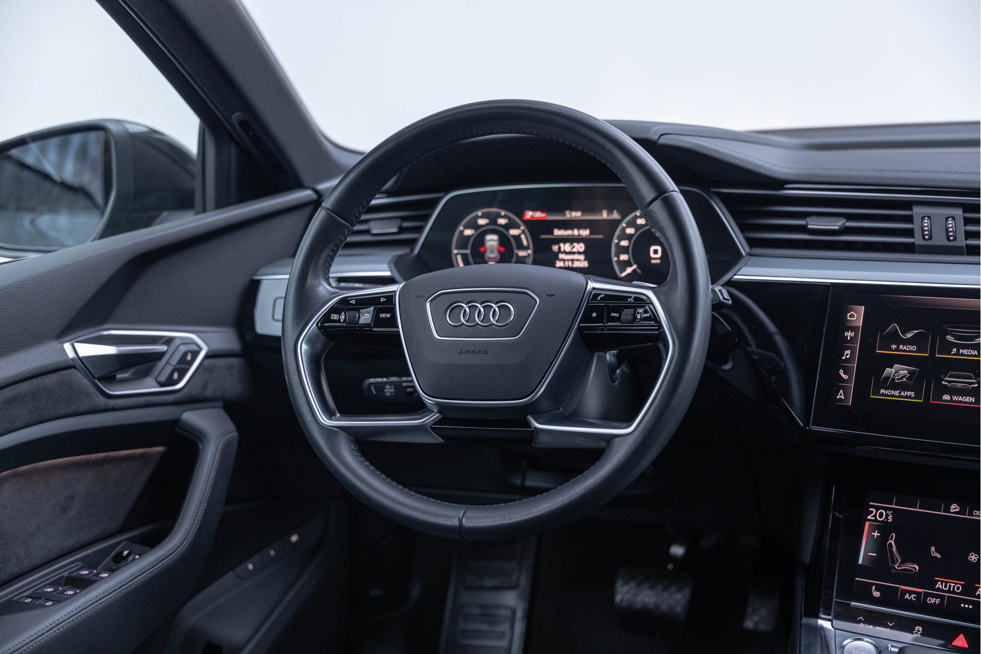 Hoofdafbeelding Audi e-tron