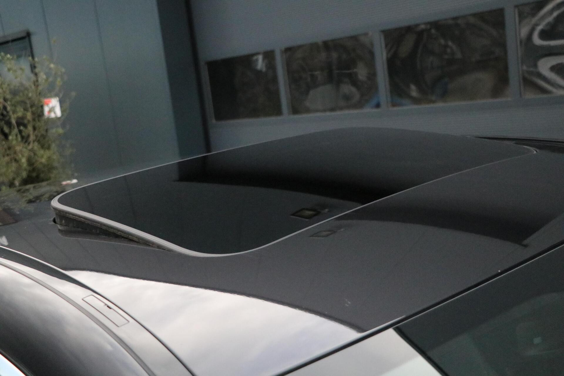 Hoofdafbeelding Mercedes-Benz EQC