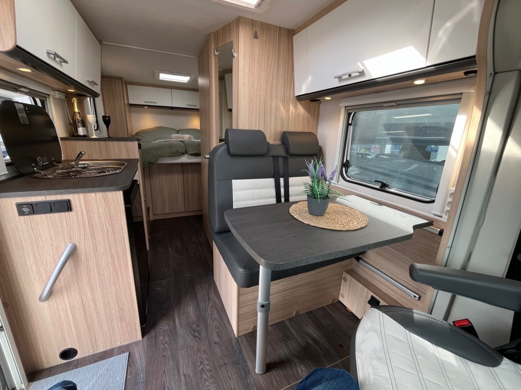 Hoofdafbeelding Sunlight V69 Adventure Ed. Queensbed Zonnepaneel