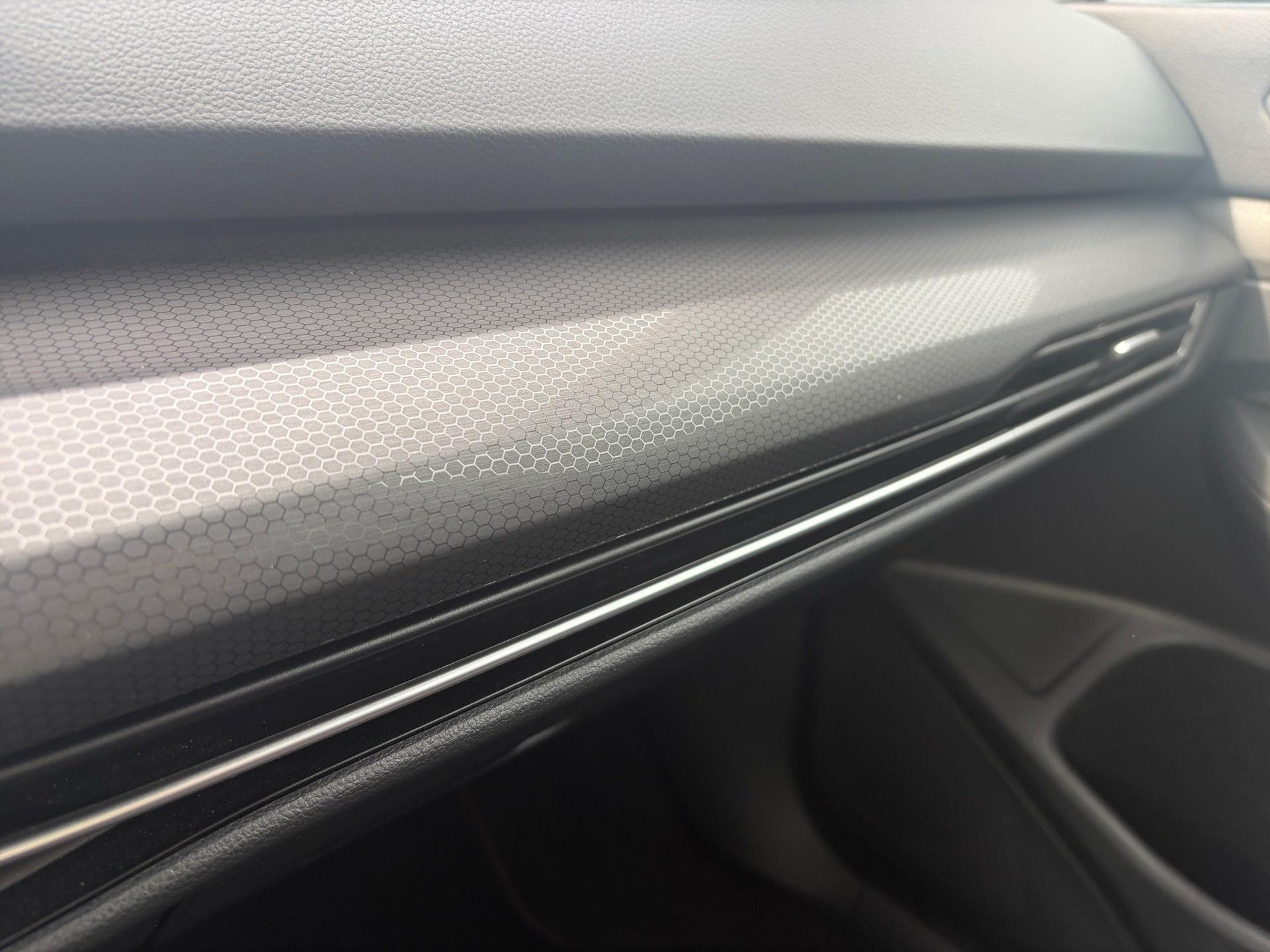 Volkswagen-Golf-image-8