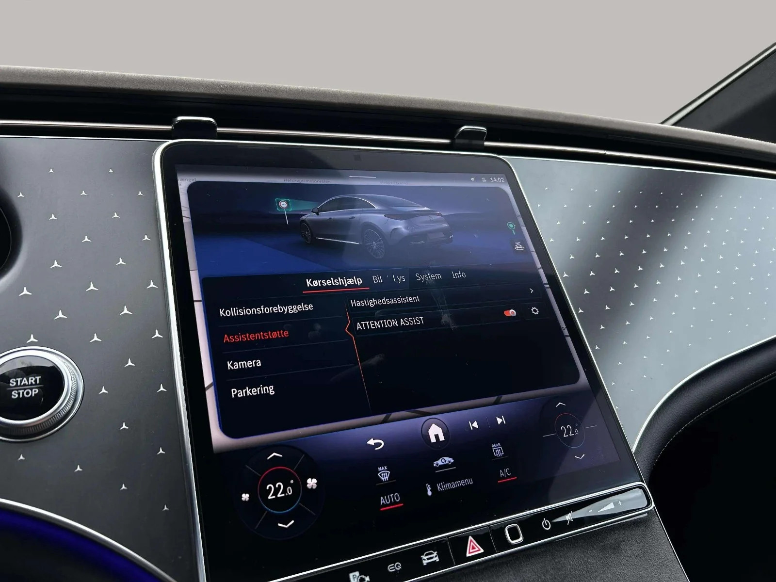 Mercedes-Benz-EQE-image-19