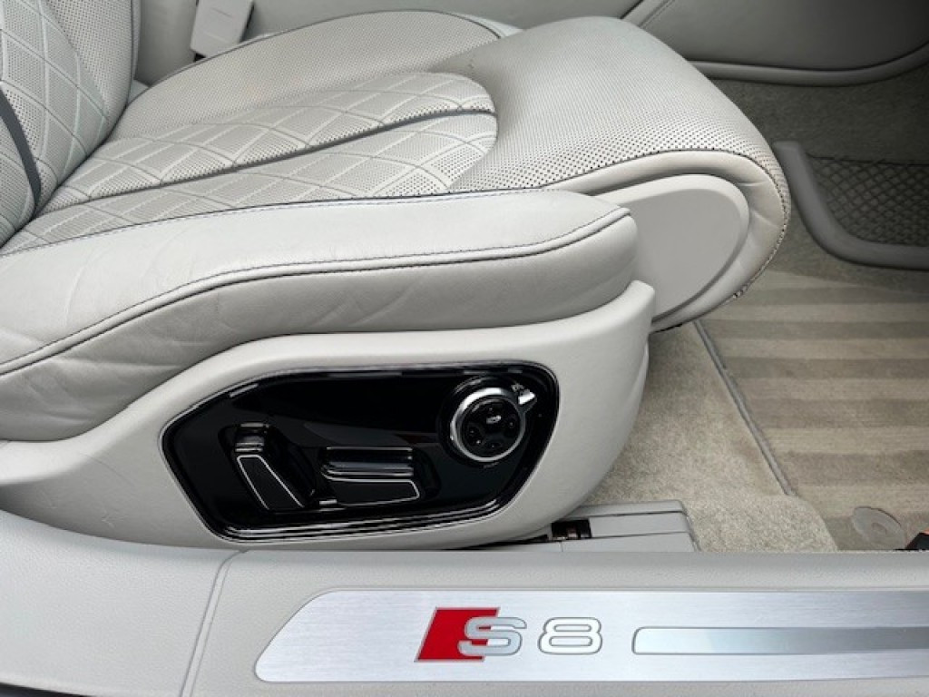 Hoofdafbeelding Audi S8