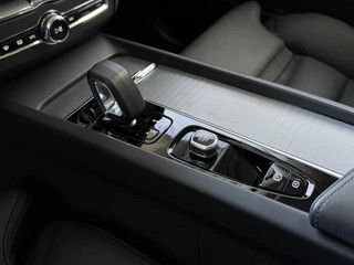 Volvo XC60 Volvo XC60 2.0 T6 350PK PHEV AWD PLUS DARK LONG RANGE PANO HARMAN-KARDON 360CAM ELEK.KLEP STUUR/STOEL VERW. Plug in Hybrid - afbeelding nr 15
