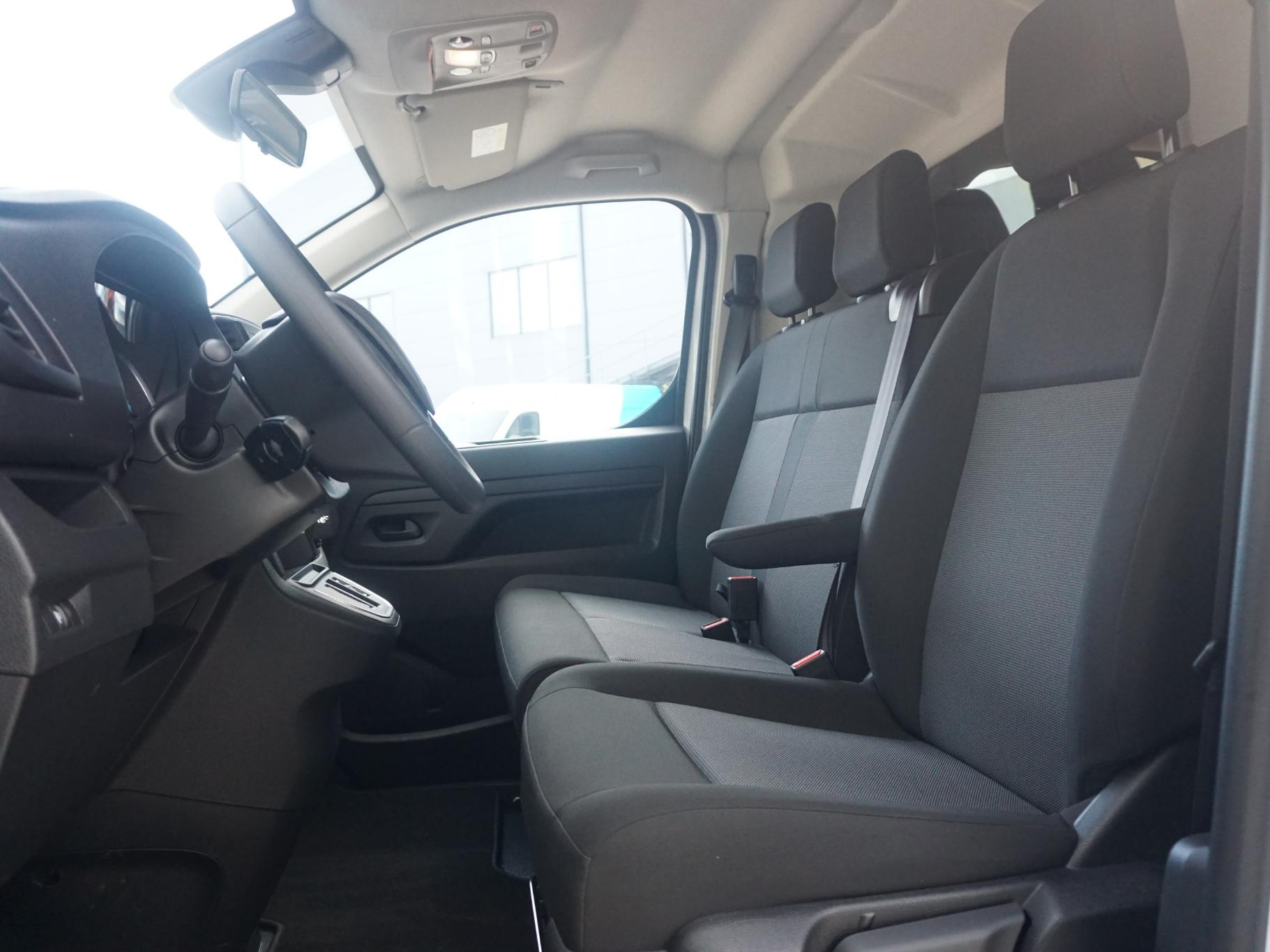 Hoofdafbeelding Peugeot e-Expert