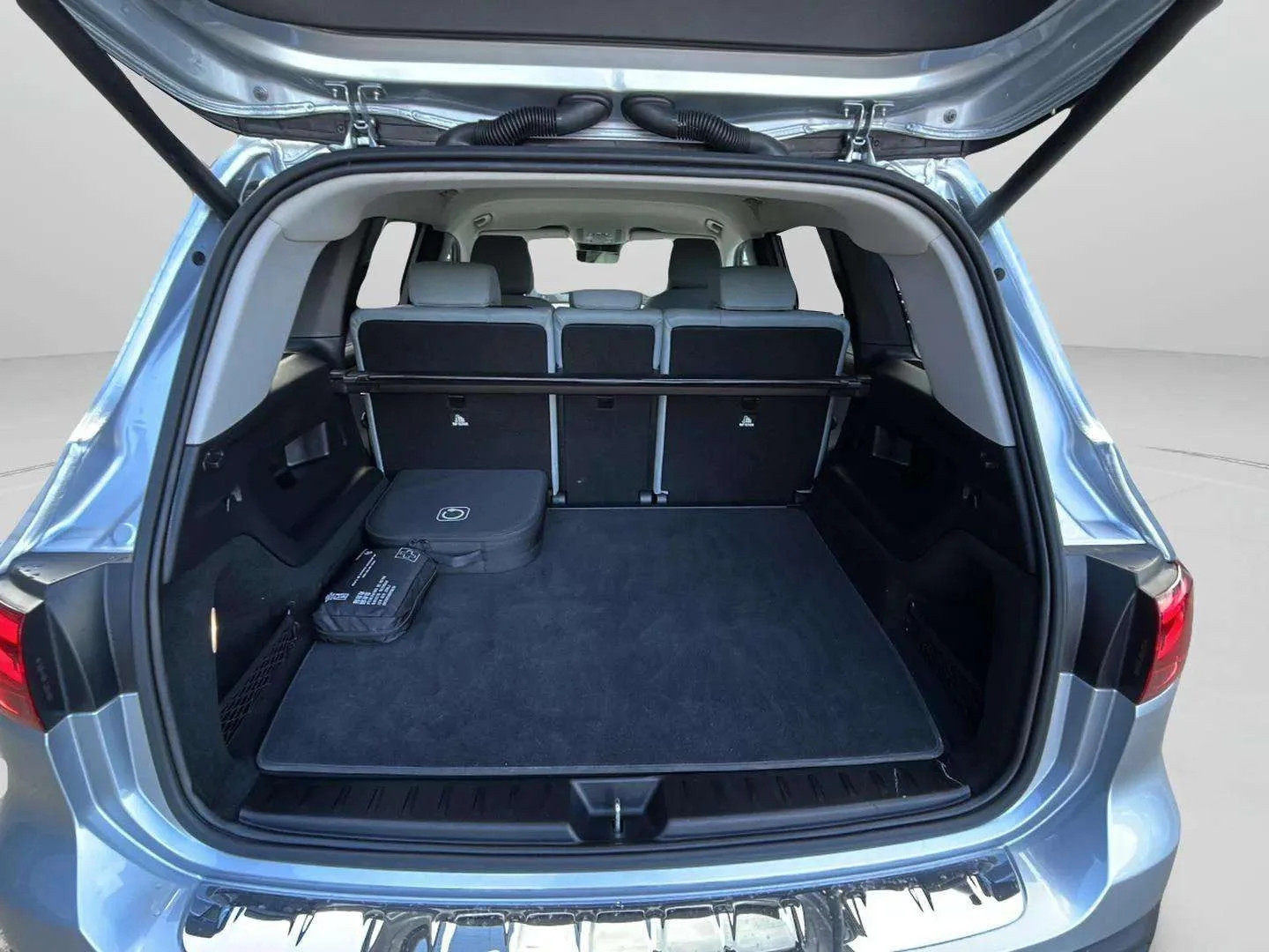 Mercedes-Benz-EQB-image-21