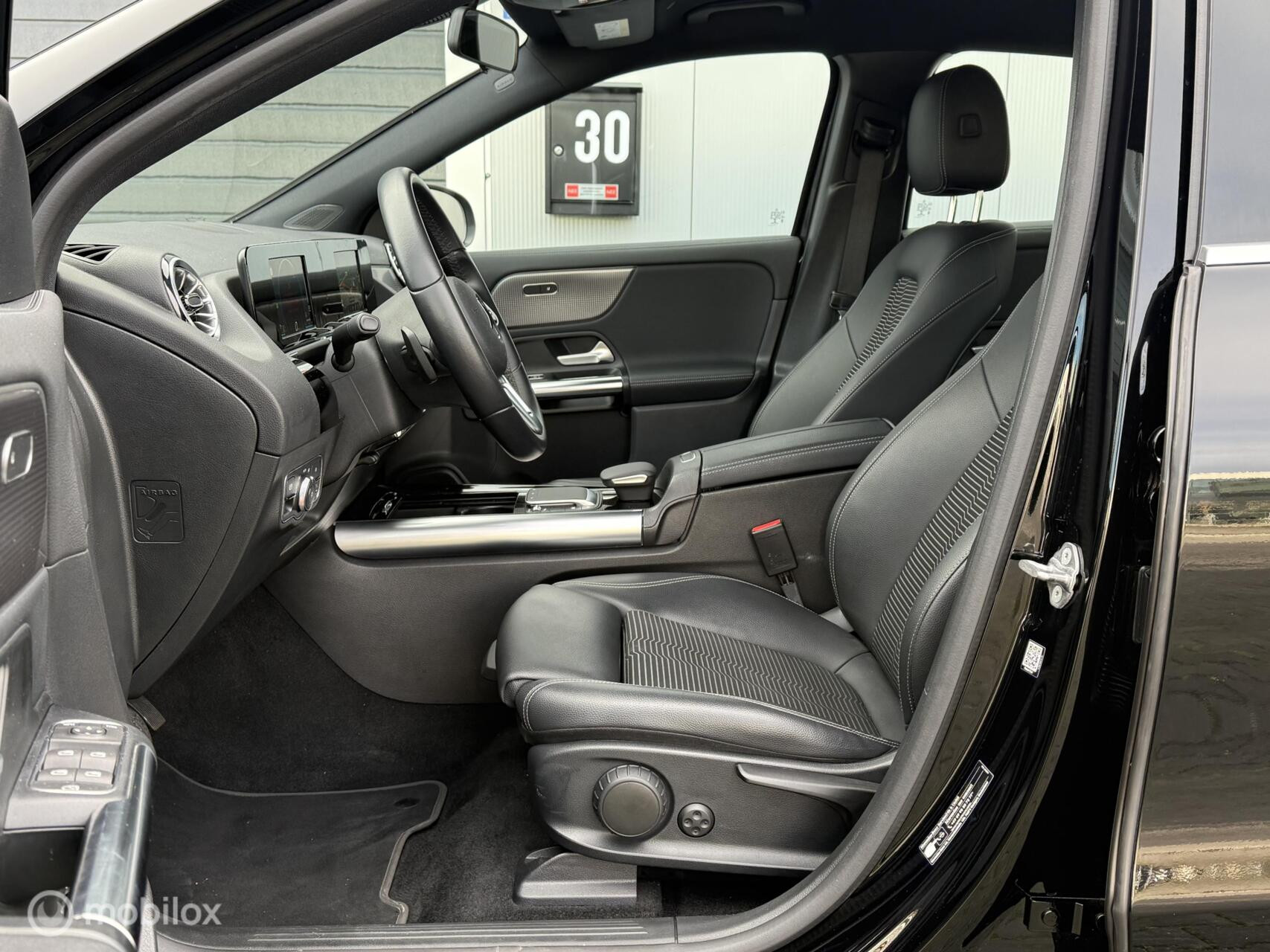 Hoofdafbeelding Mercedes-Benz EQA