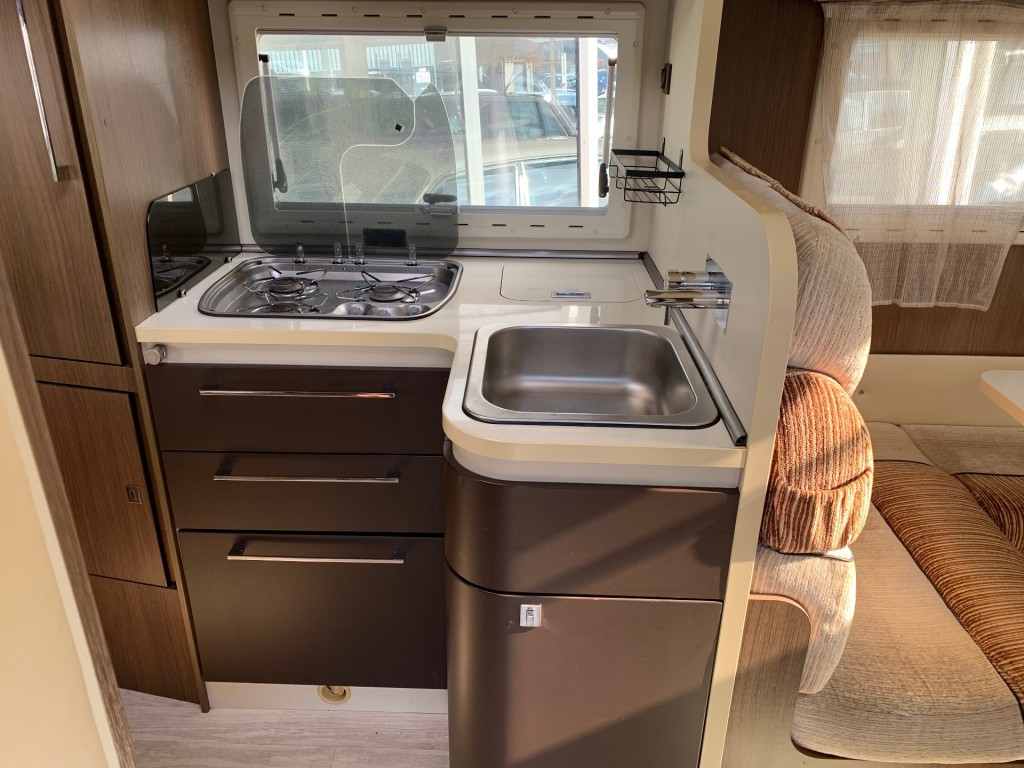 Hoofdafbeelding Roller Team T-line 255 Airco 6x Slaappl. 5 Gordels