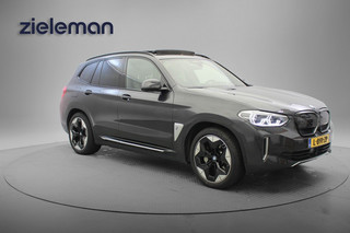 Hoofdafbeelding BMW iX3 BMW iX3 High Executive 80 kWh - Carplay, Navi, Panorama, Leer, Camera, Stoelverw.