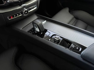 Volvo XC60 Volvo XC60 2.0 T6 350PK PHEV AWD PLUS DARK LONG RANGE PANO HARMAN-KARDON 360CAM ELEK.KLEP STUUR/STOEL VERW. Plug in Hybrid - afbeelding nr 14
