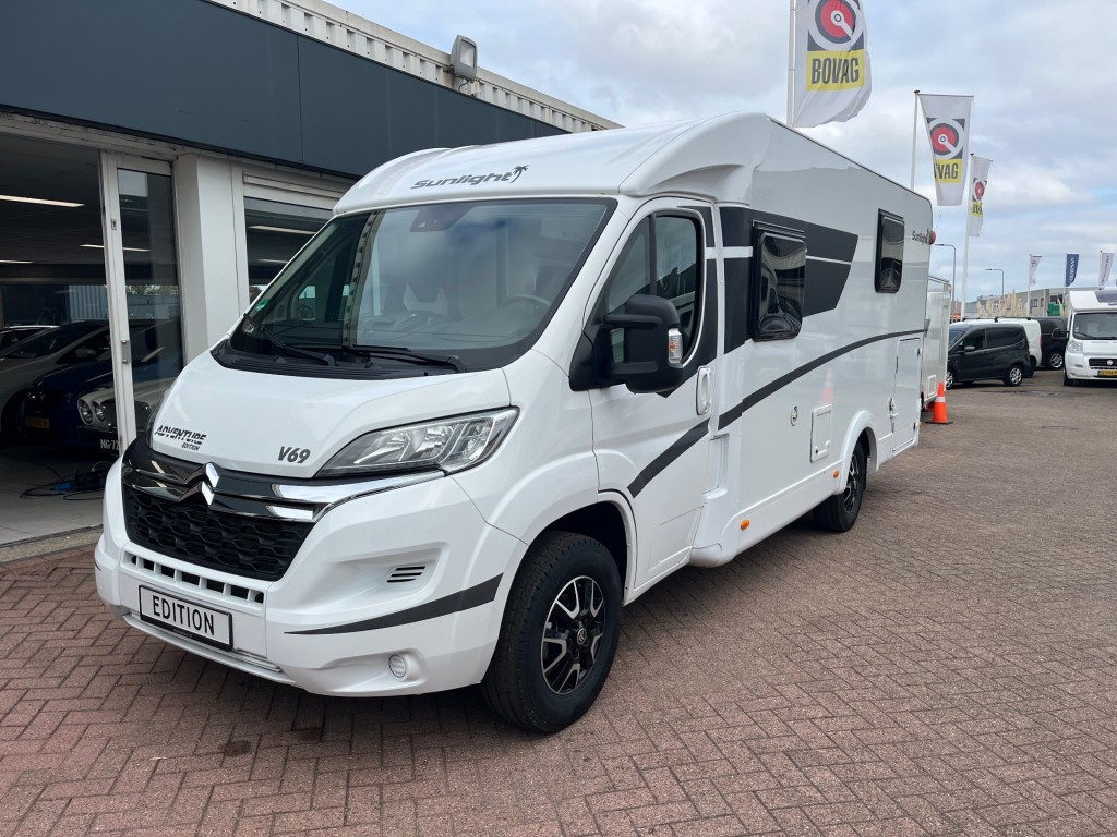 Hoofdafbeelding Sunlight V69 Adventure Ed. Queensbed Zonnepaneel