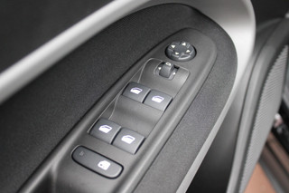 Jeep Avenger Jeep Avenger LONGTITUDE 156PK 54 kWh | NAVIGATIE | DRAADLOZE APPLE CARPLAY/ANDROID AUTO | KEYLESS ENTRY/START | CRUISE CONTROL | PARKEERSENSOREN ACHTER | DAB+ RADIO | CLIMATE CONTROL | DRAADLOZE TELEFOONLADER | LED KOPLAMPEN | - afbeelding nr 15