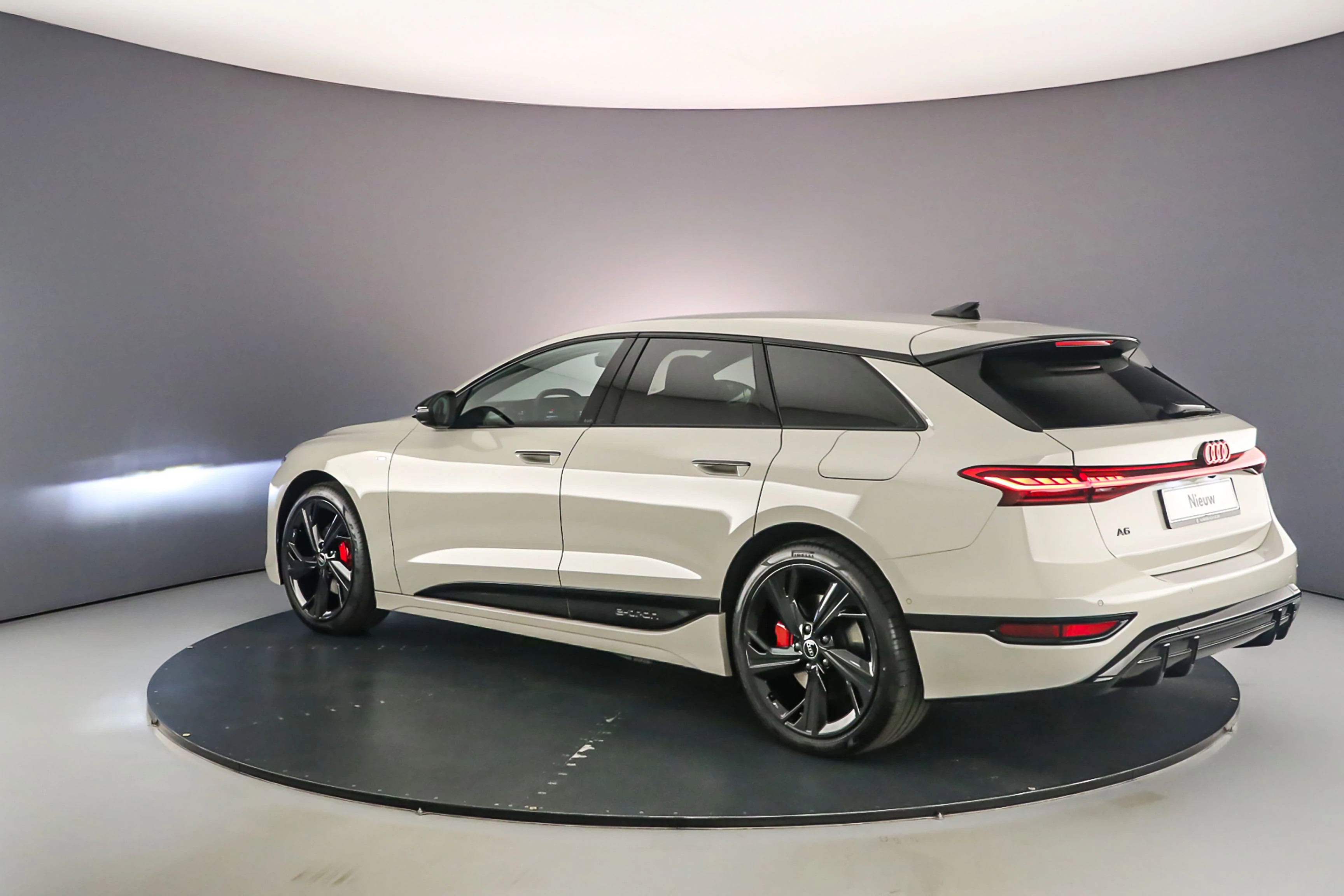 Hoofdafbeelding Audi A6 Avant e-tron