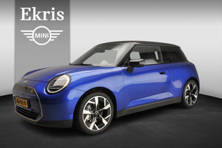 Mini 3-deurs Cooper SE Favoured / Panoramadak / Head-up / Park assist / JCW Stoelen / LED / Alu wielen 18 inch