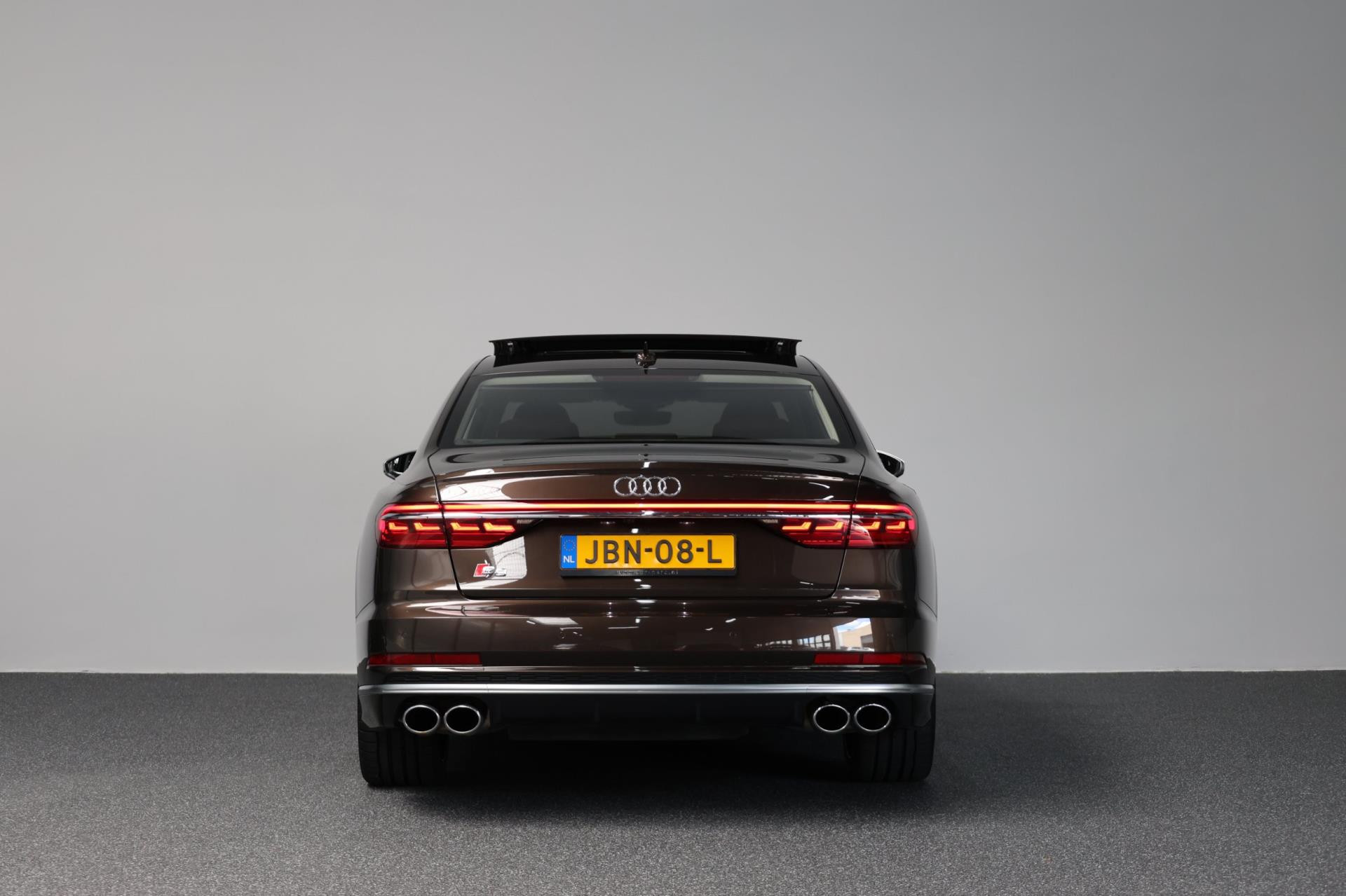 Hoofdafbeelding Audi S8