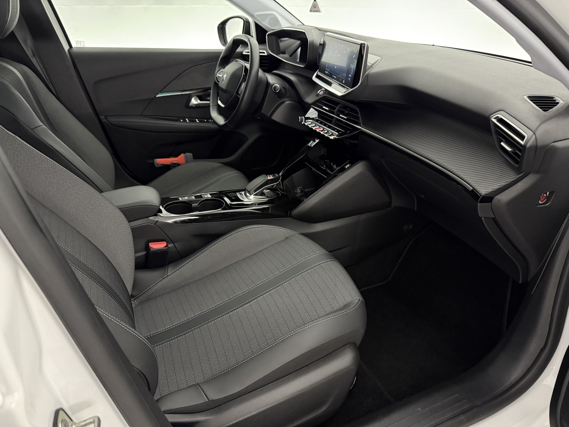 Hoofdafbeelding Peugeot e-208