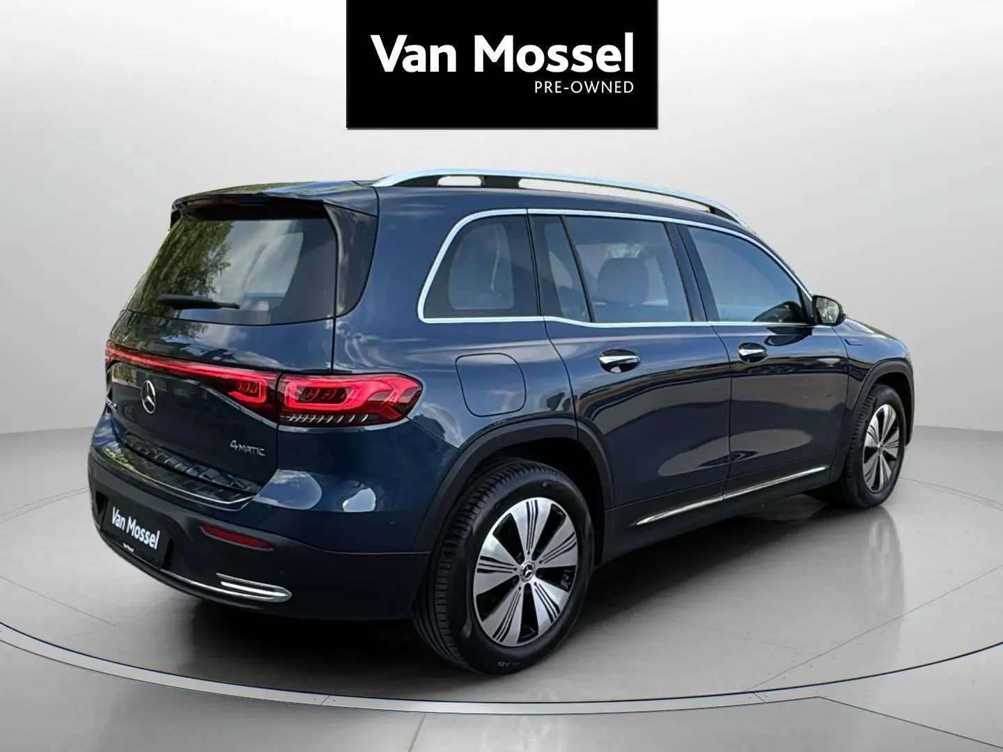 Mercedes-Benz-EQB-image-1