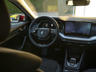 Škoda Octavia Škoda Octavia Combi 1.5 TSI MHEV Business Edition Plus | Matrix LED | Chrome pakket | Stoel-, Stuur- & voorruitverwarming | Navi 13inch | Elektr.trekhaak | El. achterklep m.sensor | ACC | - afbeelding nr 8