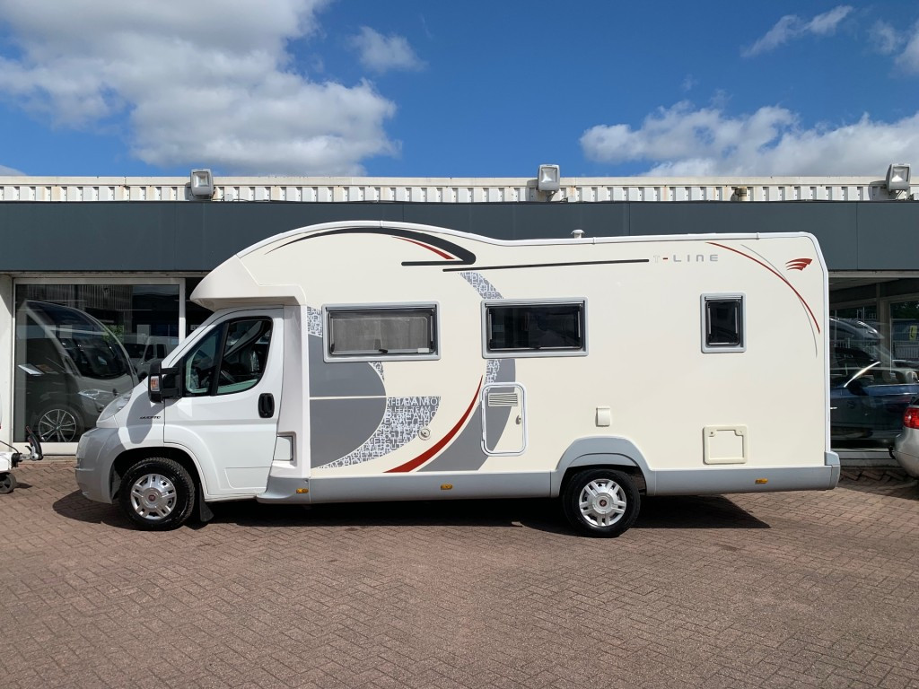 Hoofdafbeelding Roller Team T-line 255 Airco 6x Slaappl. 5 Gordels