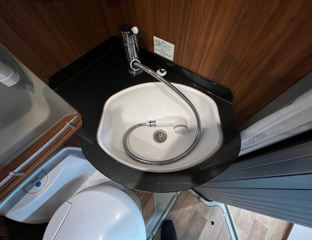 Hoofdafbeelding Pössl Globecar 640 Enkele Bedden Zopnnepaneel