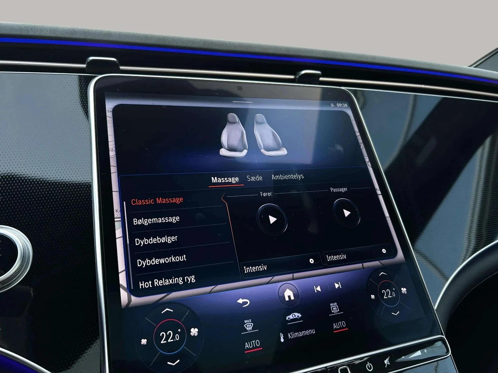 Mercedes-Benz-EQS-image-19