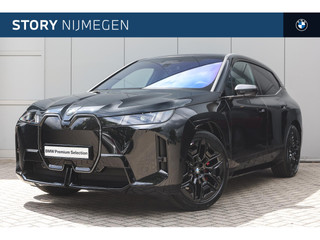 BMW iX xDrive45 M Sport / Panoramadak / Trekhaak / Stoelventilatie / Bowers & Wilkins / Parking Assistant Professional / Adaptieve LED / Comfort Access / Live Cockpit Professional
