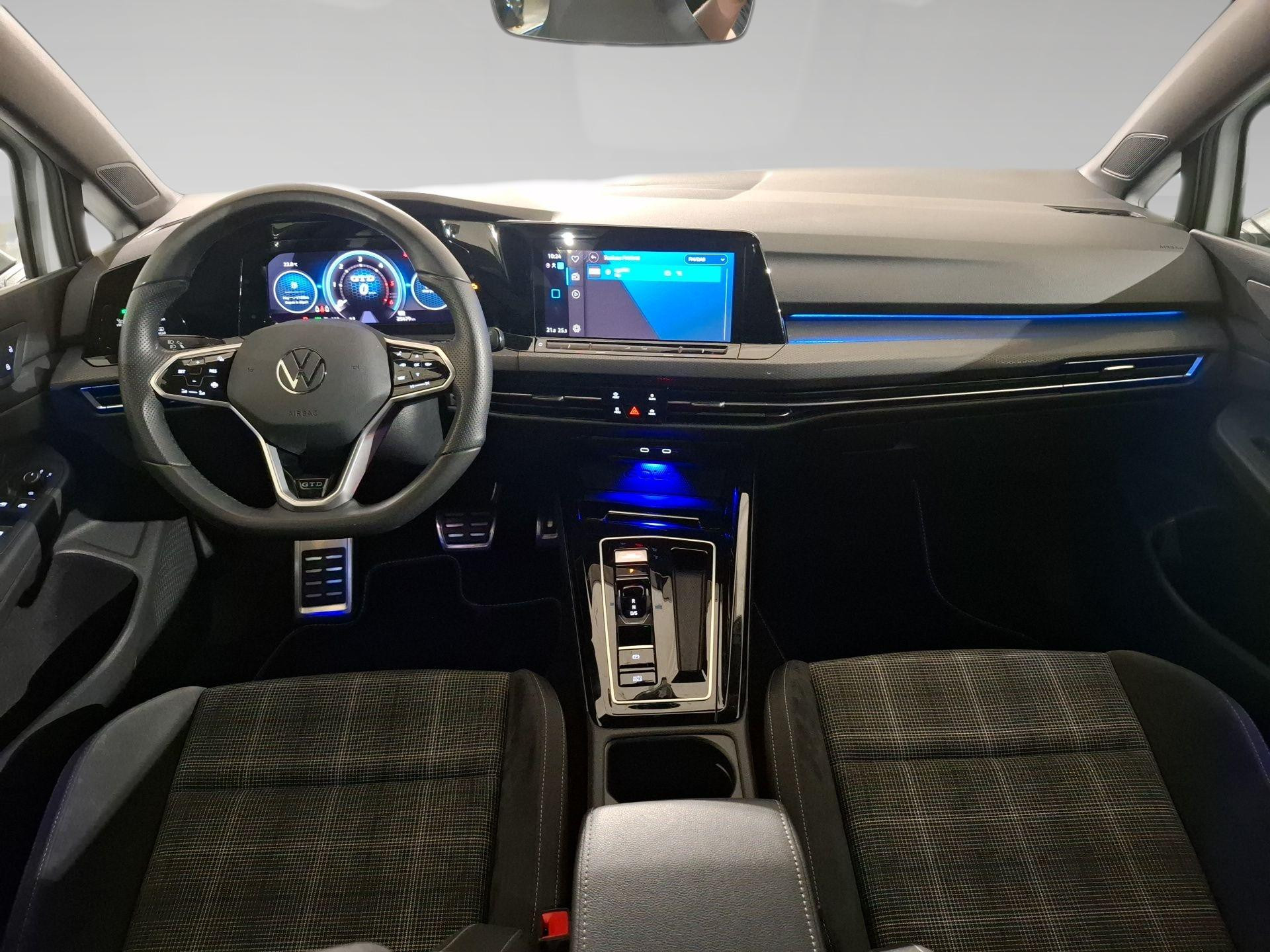 Volkswagen-Golf-image-4