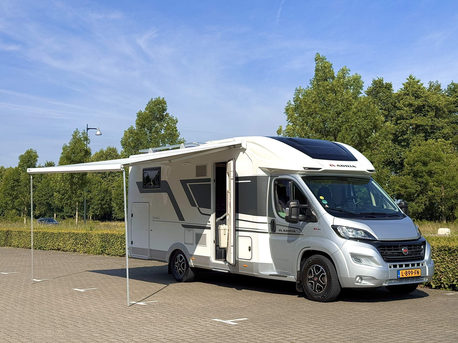 Hoofdafbeelding Adria CORAL 670 SL