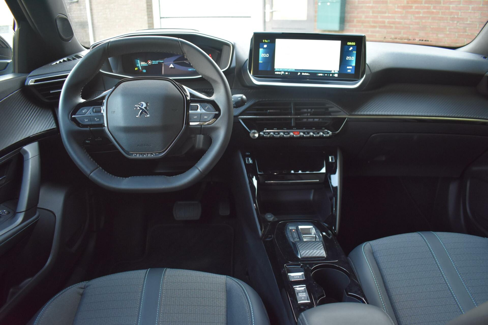 Hoofdafbeelding Peugeot e-2008
