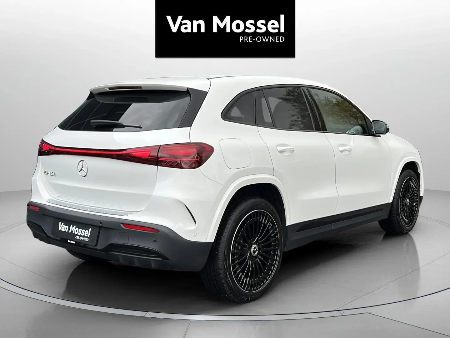 Mercedes-Benz-EQA-image-4