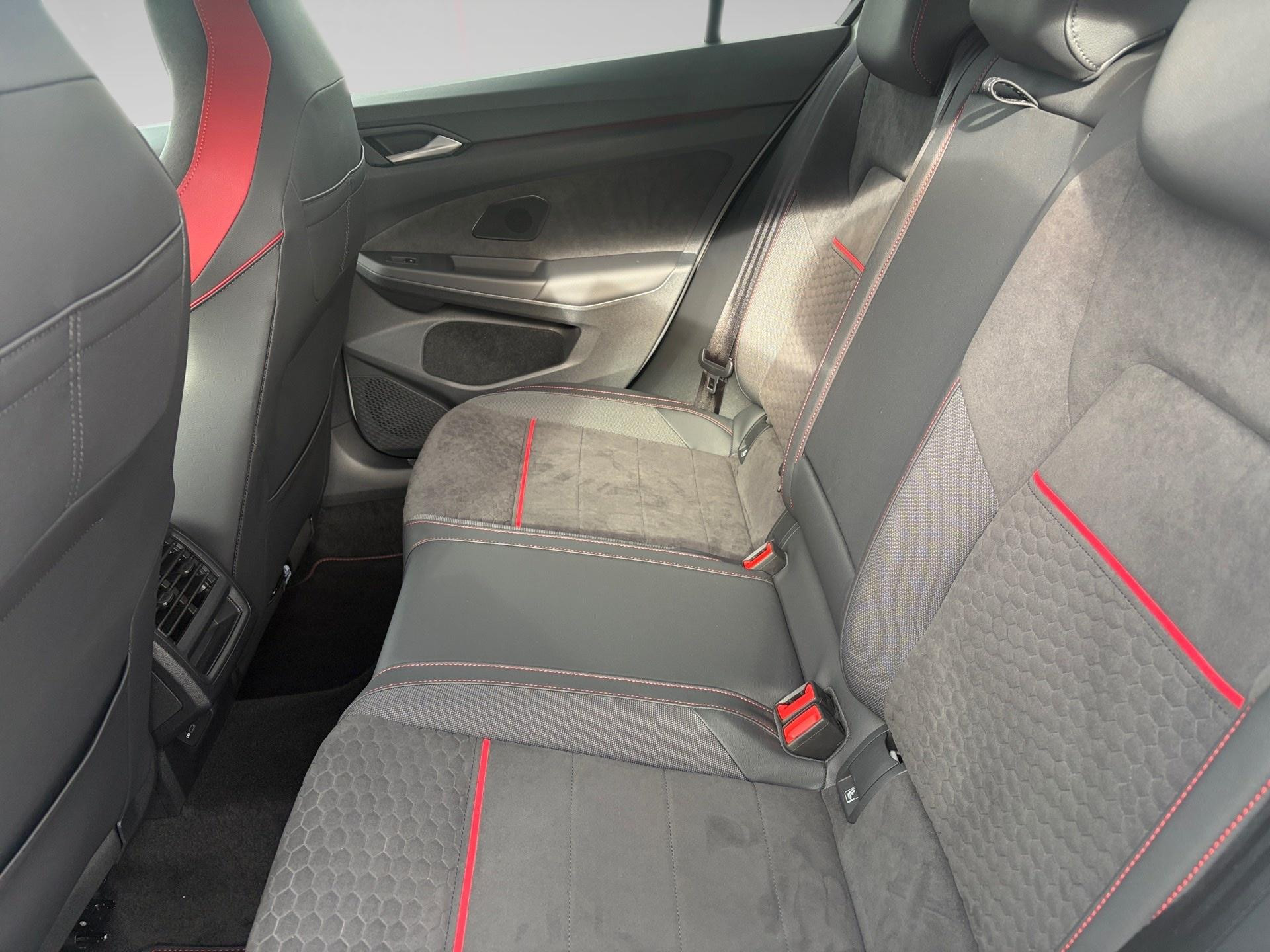 Volkswagen-Golf-image-10