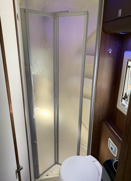 Hoofdafbeelding Roller Team T-line 255 Airco 6x Slaappl. 5 Gordels