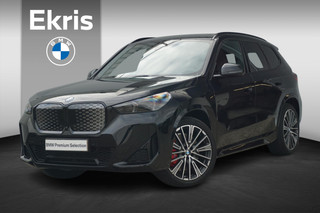 BMW iX1 eDrive20 M Sportpakket Pro 19'' / Panoramadak / Harman Kardon / Stuurwielrand verwarmd / Head-Up Display / Trekhaak