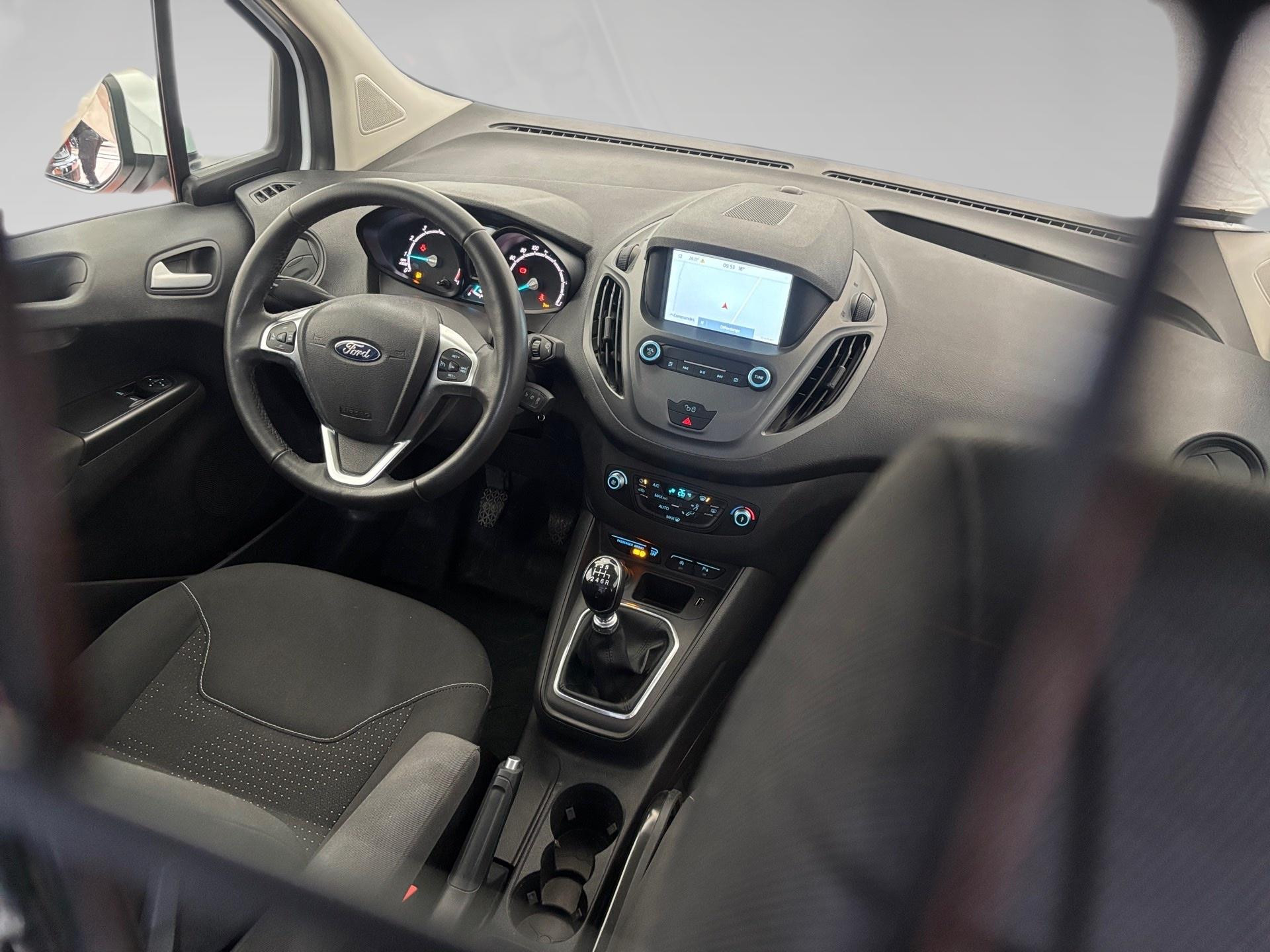 Ford-Transit Courier-image-5