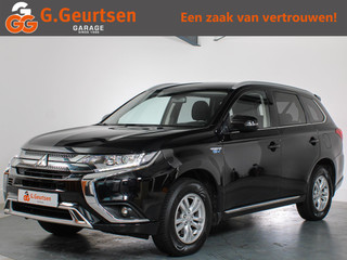 Hoofdafbeelding Mitsubishi Outlander Mitsubishi Outlander 2.4 PHEV Pure, LED, Trekhaak, Navigatie, Stoelverwarming, Apple CarPlay/Android Auto