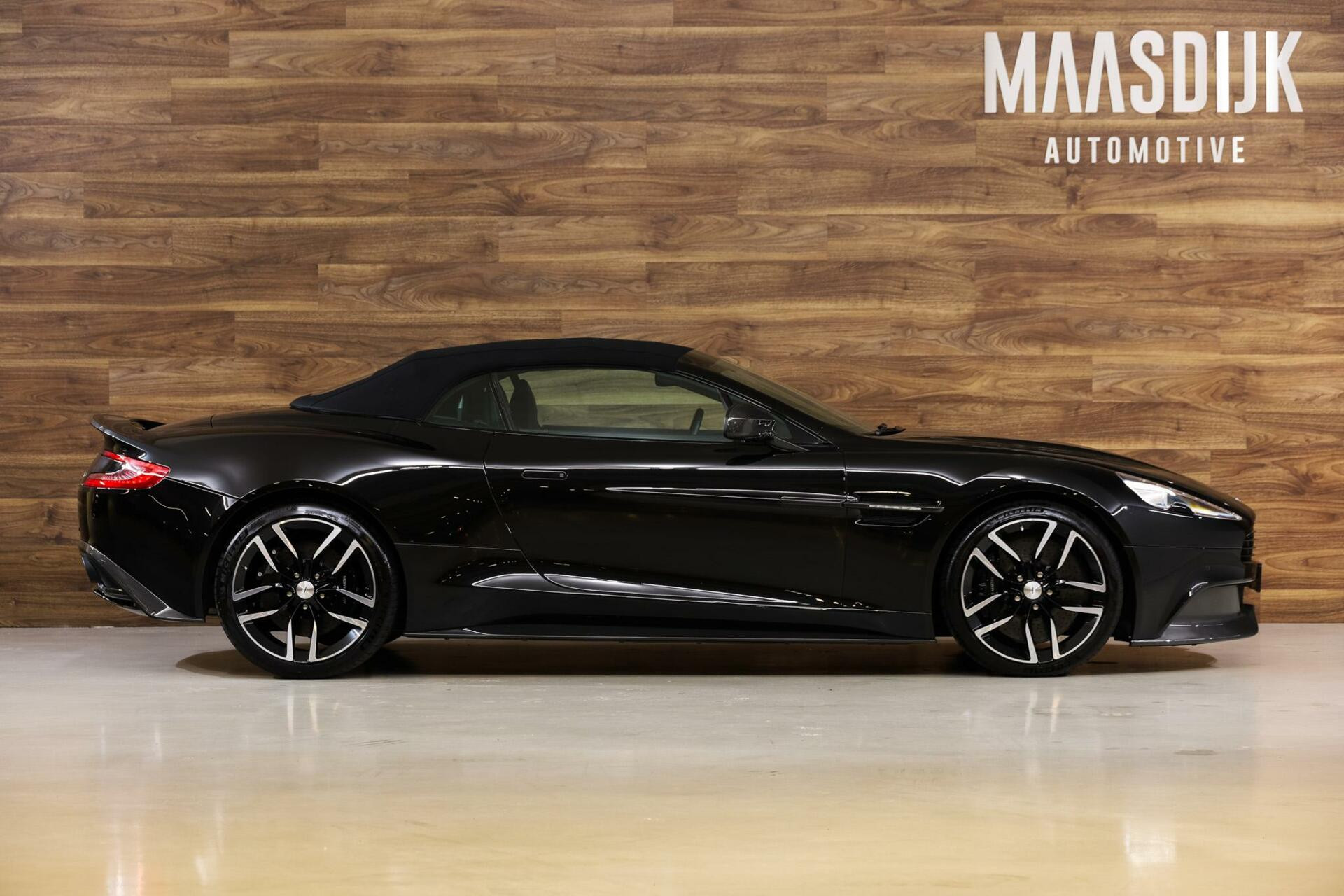 Hoofdafbeelding Aston Martin V12 Vanquish