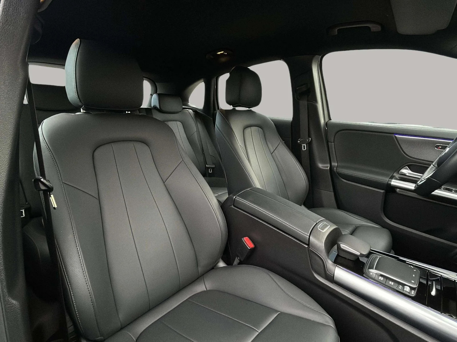 Mercedes-Benz-EQA-image-9