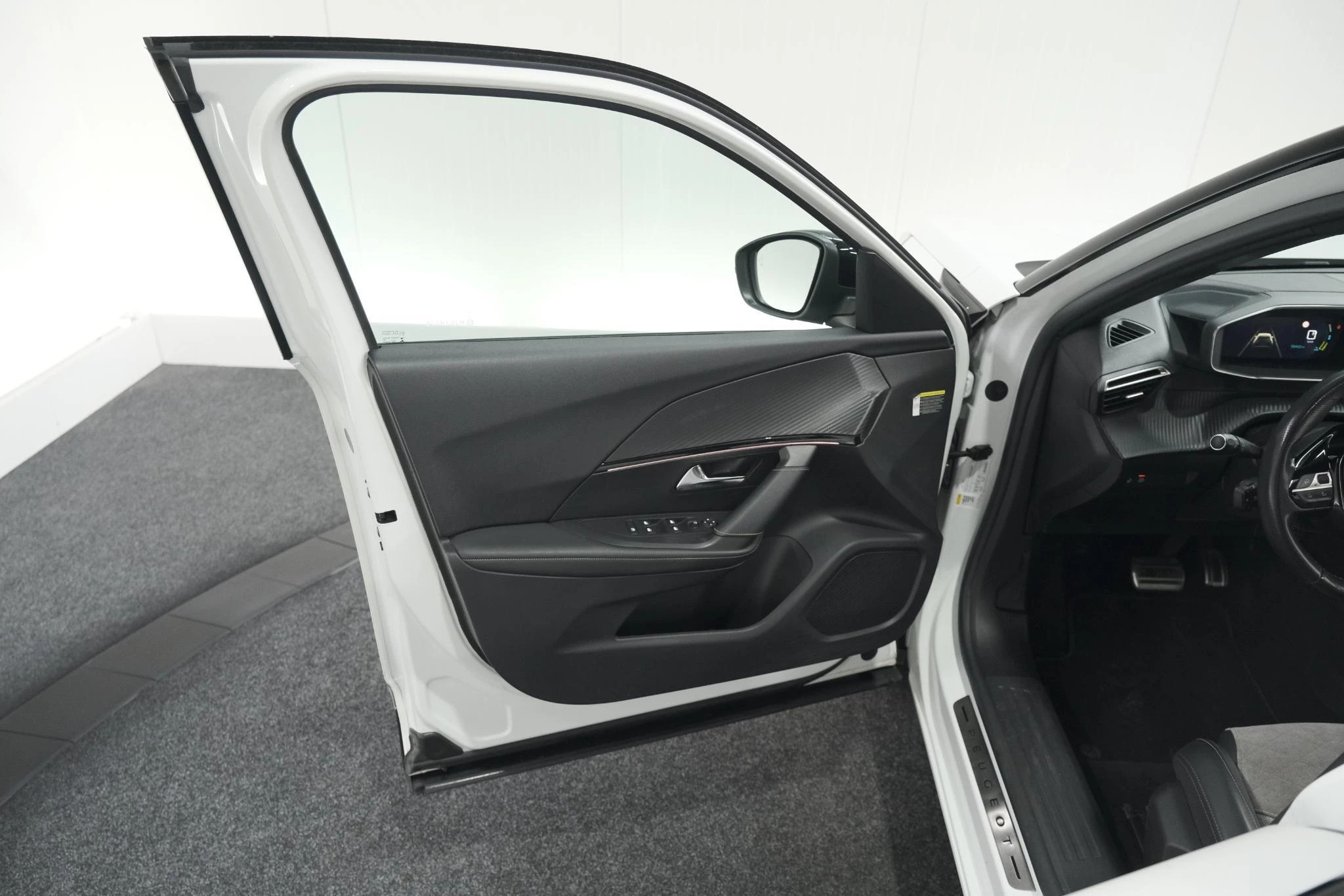 Hoofdafbeelding Peugeot e-2008