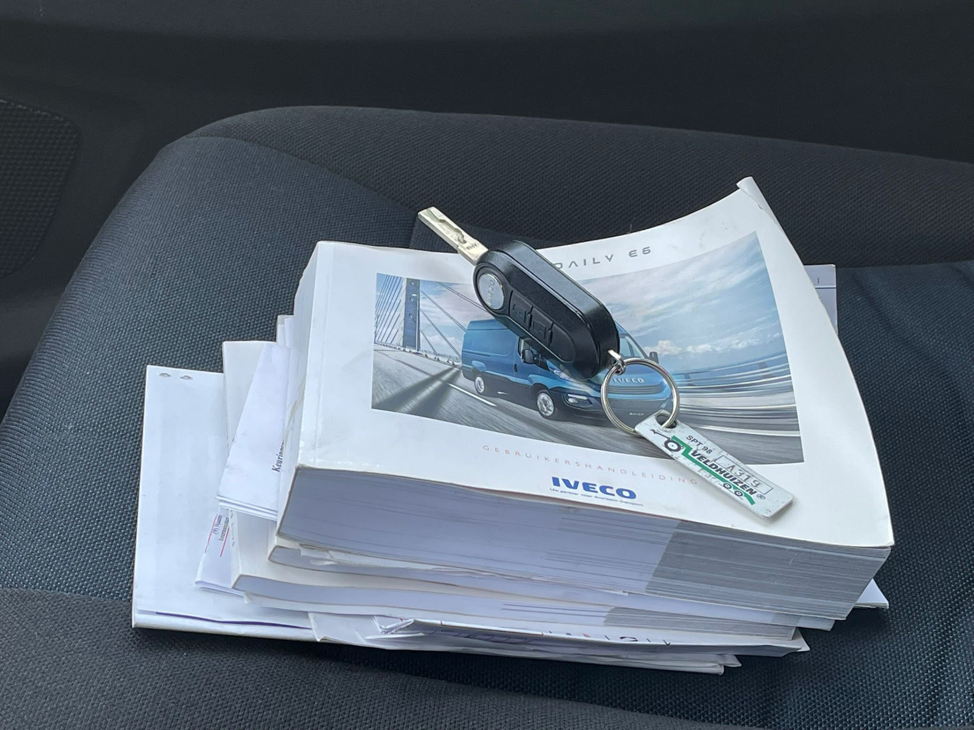 Hoofdafbeelding Iveco 40C16 Be-Trekker +  Semi Dieplader Veldhuizen 7.5 M Automaat / Nieuwstaat!