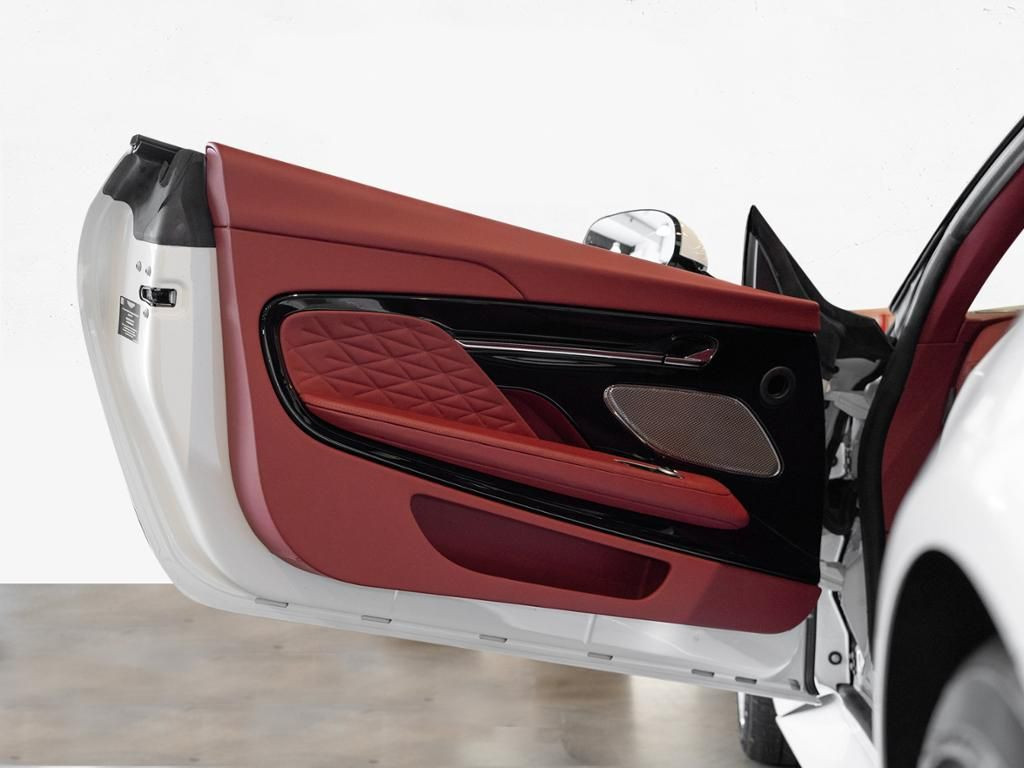 Aston Martin-DB12-image-23