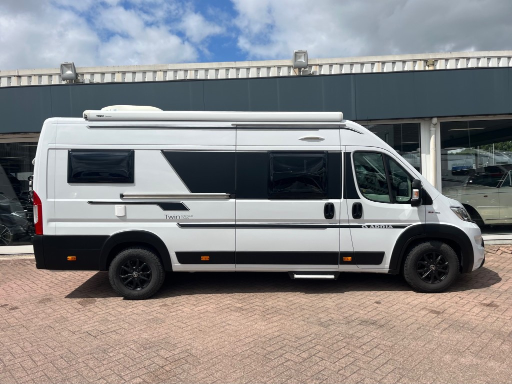 Hoofdafbeelding Adria Twin 640 Slb Plus Enkele Bedden 2x Airco