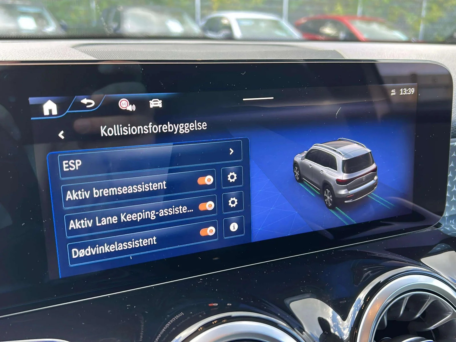 Mercedes-Benz-EQB-image-16