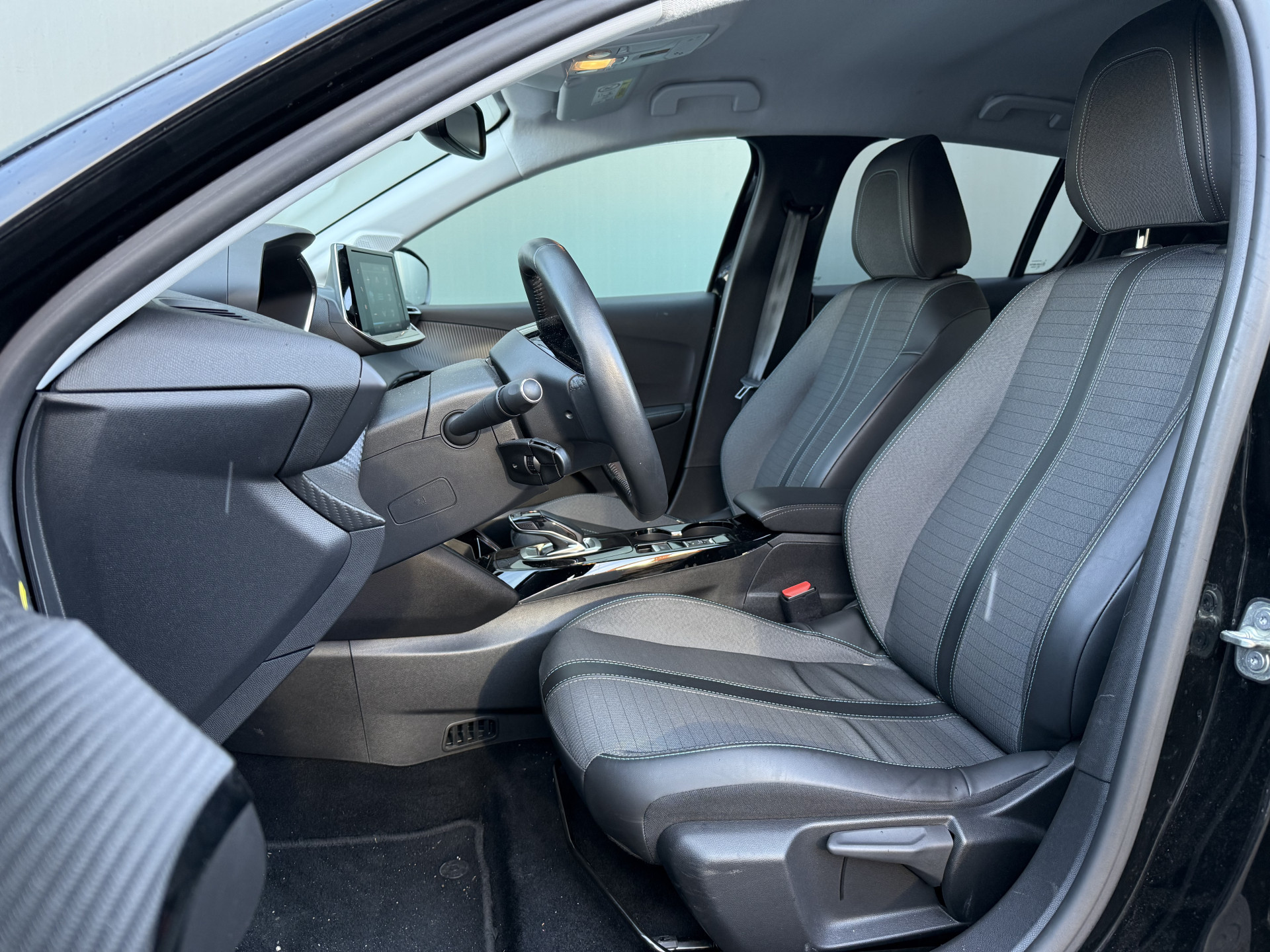 Hoofdafbeelding Peugeot e-208