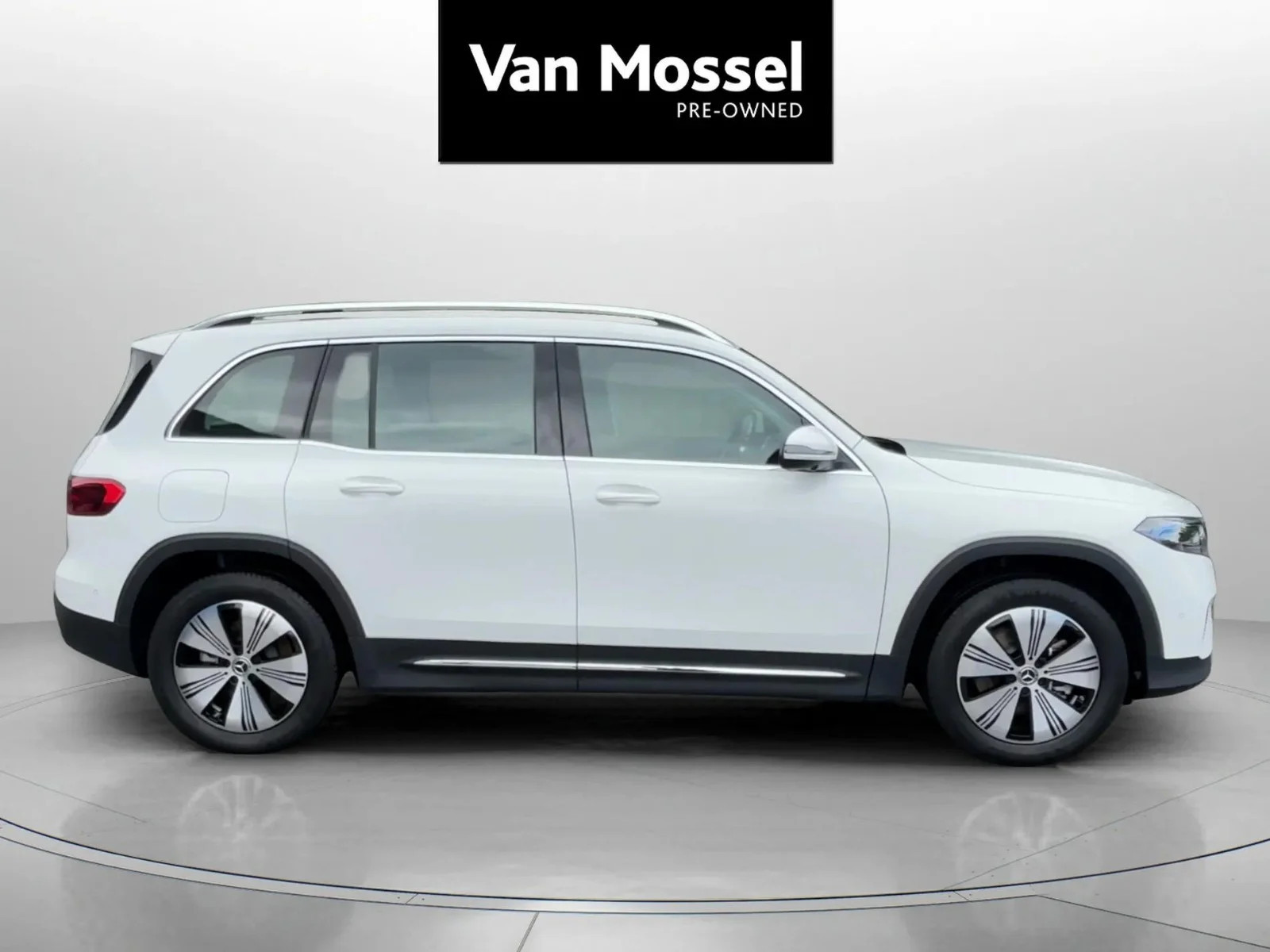 Mercedes-Benz-EQB-image-3