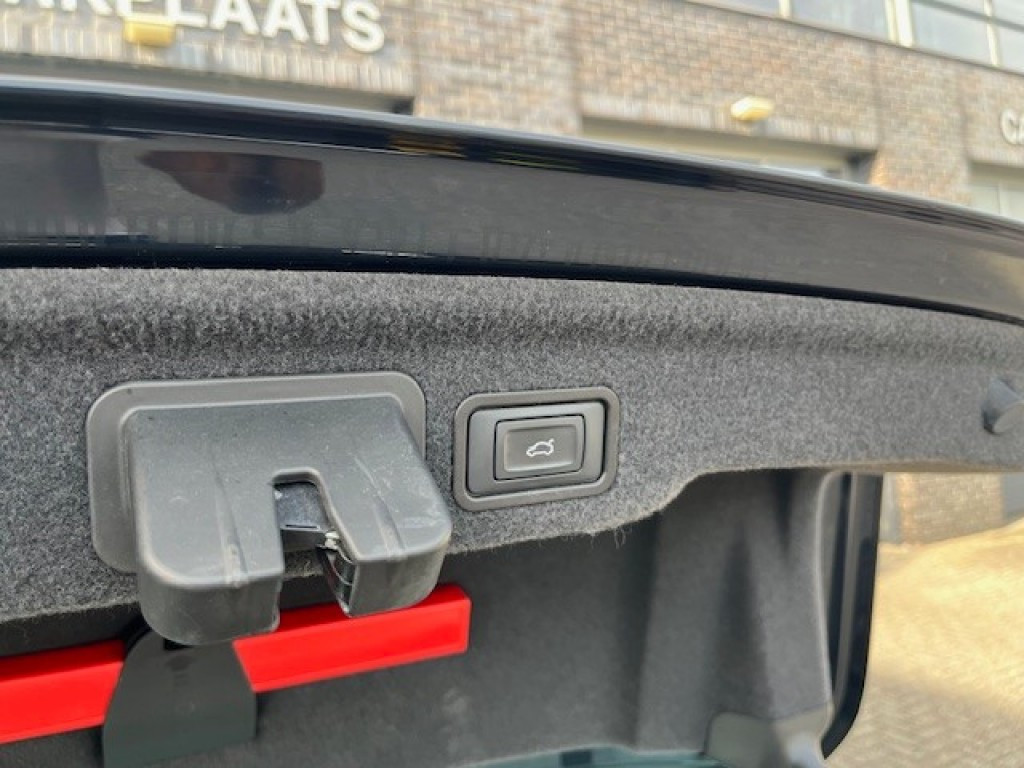 Hoofdafbeelding Audi S8