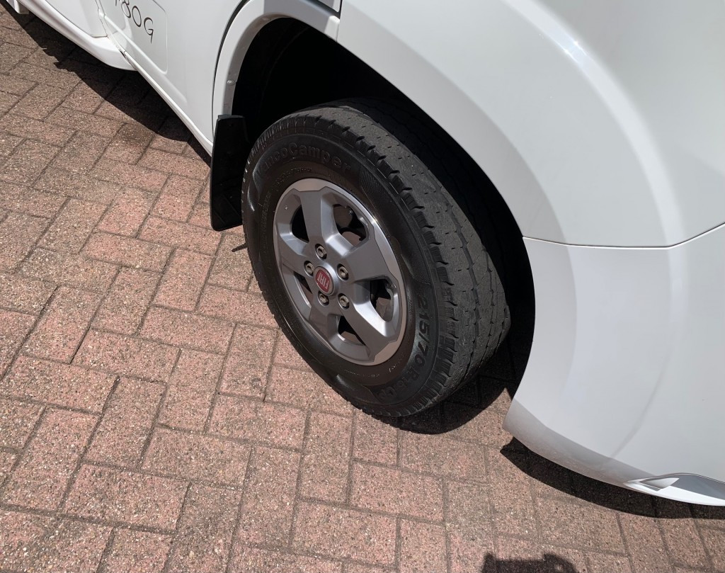 Hoofdafbeelding McLouis Carat 480g Queensbed Hefbed