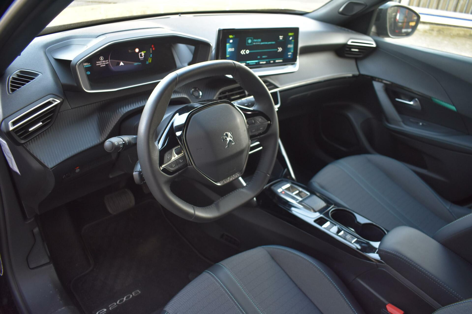 Hoofdafbeelding Peugeot e-2008