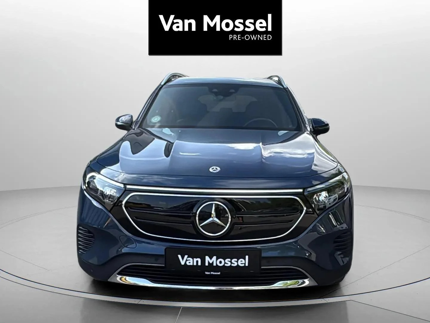 Mercedes-Benz-EQB-image-11