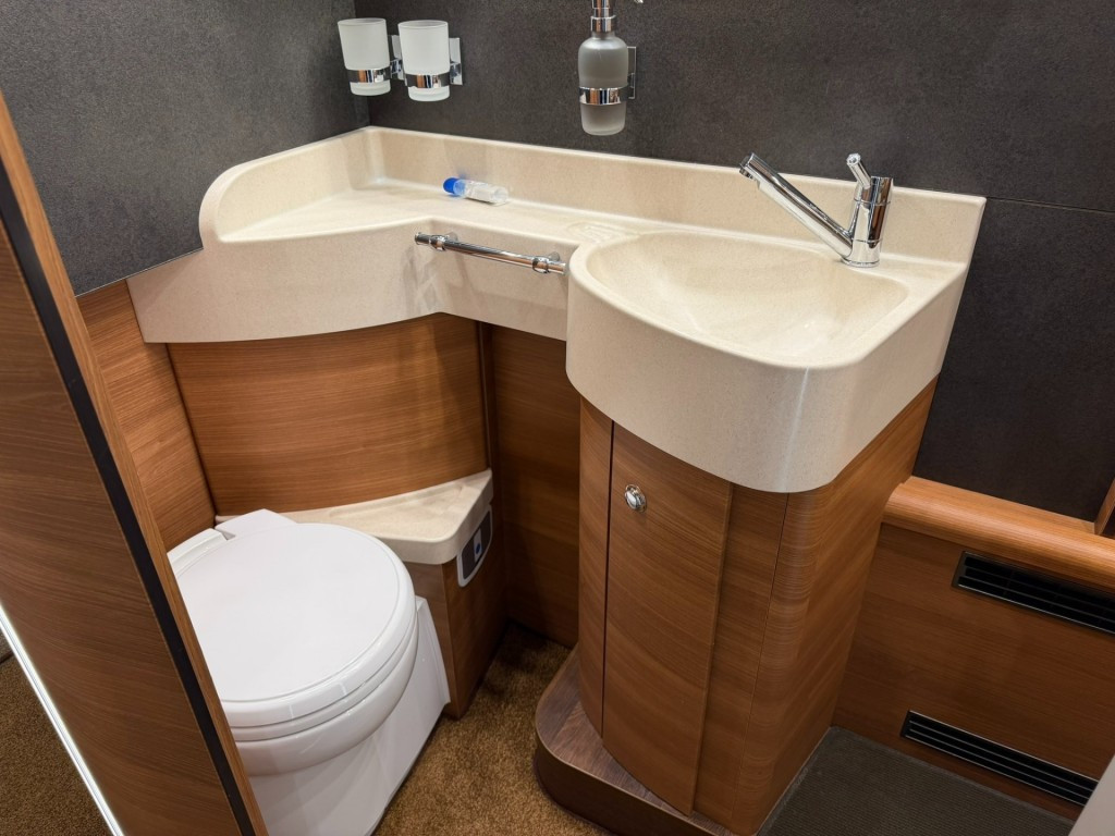 Hoofdafbeelding Carthago Chic C-line 5.0 Qb Suite 180pk Automaat