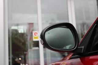 Alfa Romeo Giulia Alfa Romeo Giulia 2.0 T 280PK GME AWD VELOCE | ROSSO ETNA | SPERDIFFERENTIEEL Q4 | HARMAN KARDON BEAUTIFUL SOUND PACK 900W INCLUSIEF LEDEREN DASHBOARD | ALARM SYSTEEM | RIJASSISTENPAKKET | DODEHOEK DETECTIE | ELEKTRISCH BEDIENBARE VOORSTOELEN MET GEHEUGEN FUNCTIE | LEDEREN BEKLEDING | ZWARTE HEMELBEKLEDING | FULL LED MATRIX KOPLAMPEN | NAVIGATIE | APPLE CARPLAY/ANDROID AUTO | PARKEERSENSOREN VOOR EN ACHTER | 19